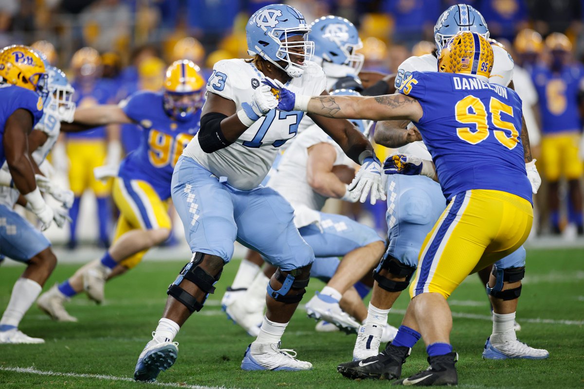 ESPNInsights's tweet photo. T Evan Neal (7th overall), G Joshua Ezeudu (67th), and G Marcus McKethan (173rd).

This is the 2nd time in the last 3 drafts the Giants have taken 3 OL (3 in 2020). From 1990-2019, NYG didn't do that once.

The Giants are 29th in pass block win rate over the last 2 seasons. https://t.co/9998EE0T6k