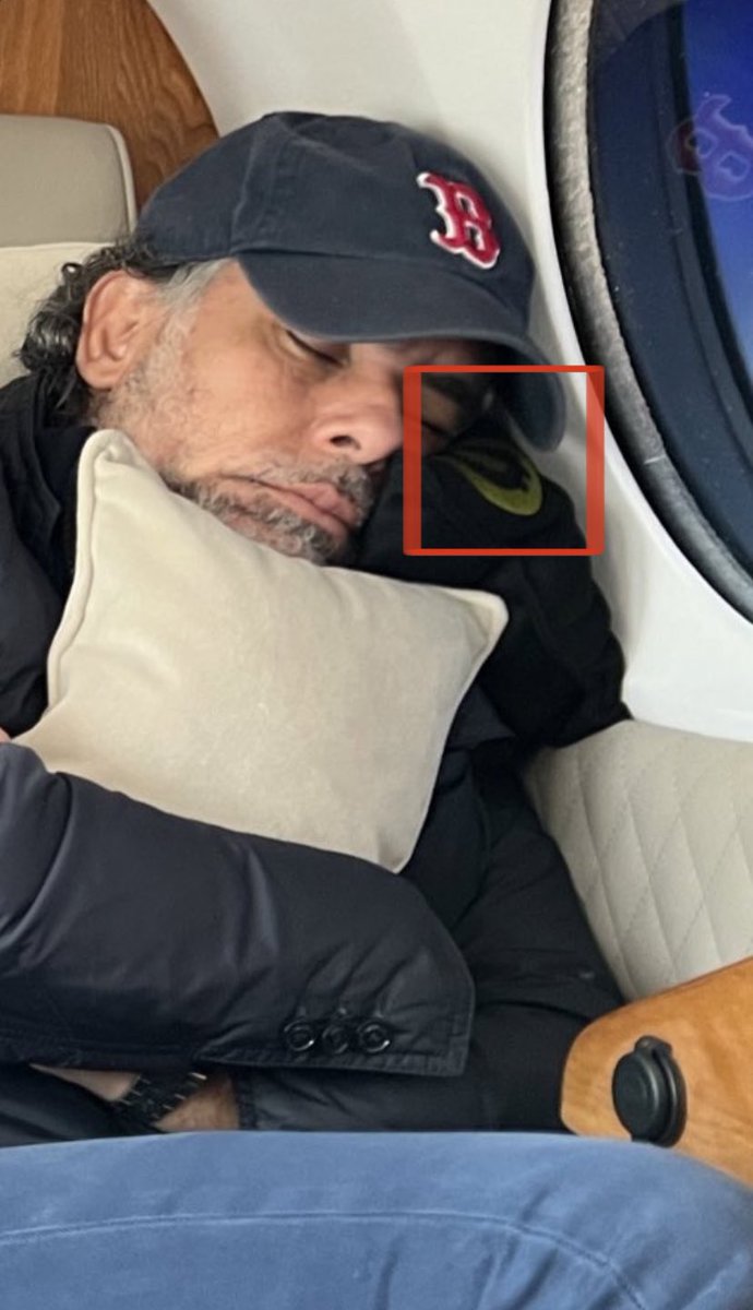 millersoto's tweet image. Aquí el youtuber Erick Gutierrez, explica que el proyecto ‘Daily Cop’ (la criptomoneda cuyo logo está en el avión que viaja el candidato Petro), es en efecto un esquema Ponzi.👉🏼 youtu.be/O-cXnTY7JWY 

Lo raro es que nadie esté hablando de esto. Lean el hilo que fijé.