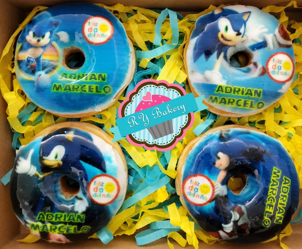 RYBakery's tweet photo. Las sonrisas de los niños pueden cambiar por completo los días tristes de los adultos,  ¡Feliz dia del niño! #RYBakery #LaVidaEsDulce #Donas #DonasDecoradas #Donuts #DonutsLover #FelizDiaDelNiño #Sonic #SonicParty #SonicCake https://t.co/xJtWevoxg2