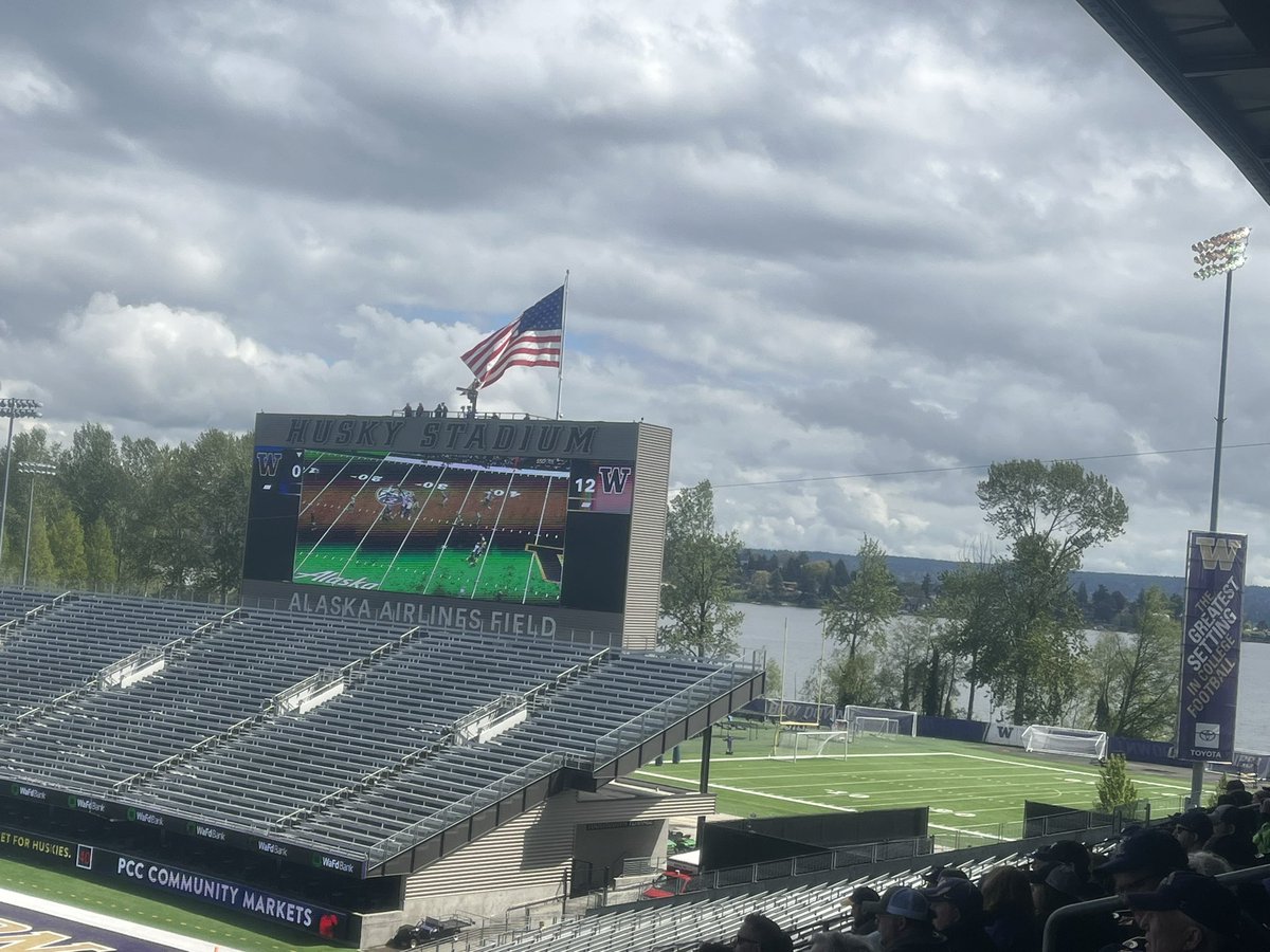 kotsakis's tweet photo. UW spring game at the Greatest College Football Setting.

Doing scouting for when my Spartans arrive on Sept 17th. https://t.co/KVFOhzAO4x