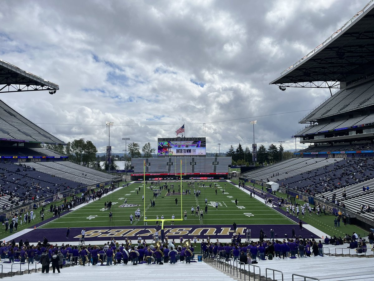 kotsakis's tweet photo. UW spring game at the Greatest College Football Setting.

Doing scouting for when my Spartans arrive on Sept 17th. https://t.co/KVFOhzAO4x