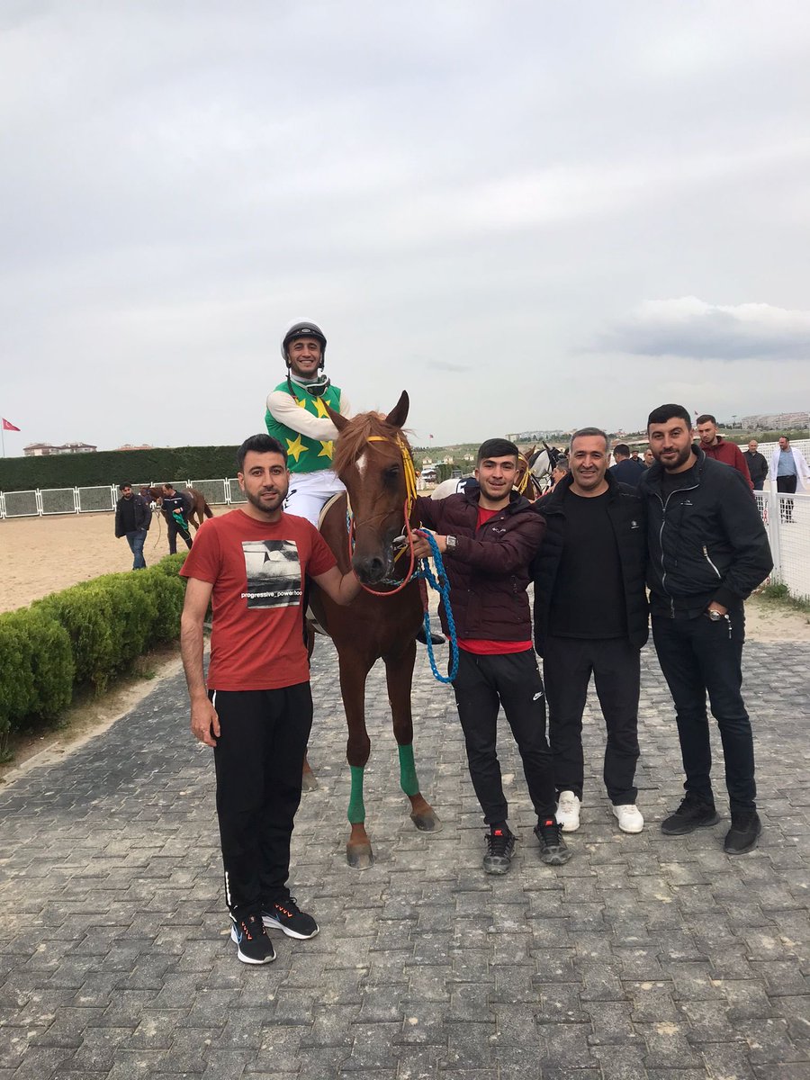 bugün Ankara da çok başarılı bir yarış kazanan CAYMAZINOĞLU nun sahibi ÖMER ÇALI nın mutluluğuna ELGAÇ ekürisi de ortak oldu tebrik ediyoruz