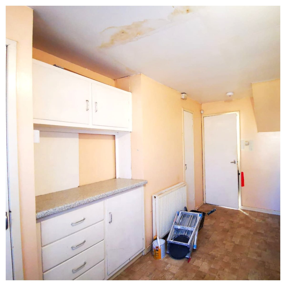 GeerafDecorator's tweet image. 💧If there is one thing that drives everyone crazy, it’s household water leaks💧
💷 It can be a real pain to deal with – especially if you have to fork out for expensive repairs.💷
🙏Thankfully this time the only damages were only stubborn stains and flaking paint 🙏