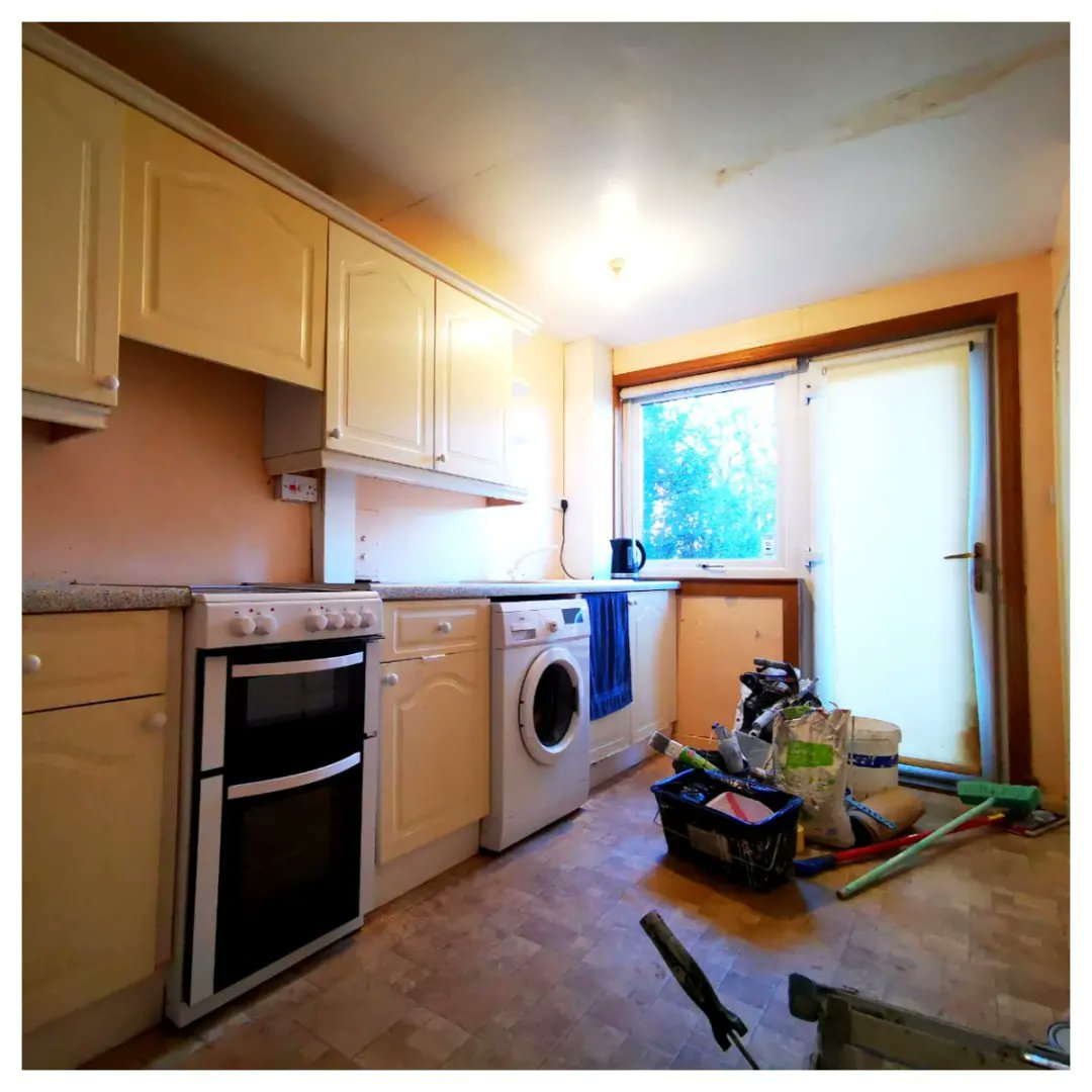 GeerafDecorator's tweet image. 💧If there is one thing that drives everyone crazy, it’s household water leaks💧
💷 It can be a real pain to deal with – especially if you have to fork out for expensive repairs.💷
🙏Thankfully this time the only damages were only stubborn stains and flaking paint 🙏