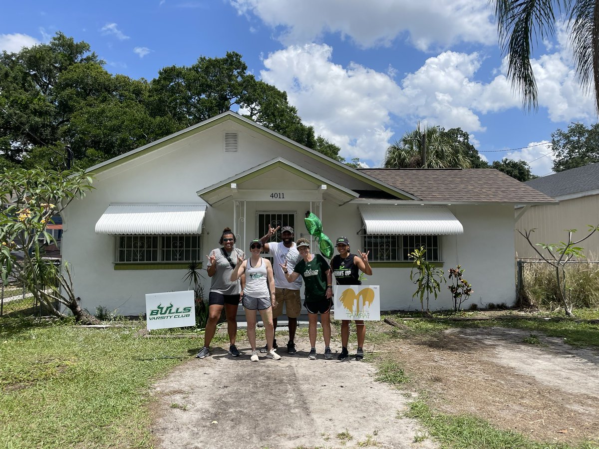 USFVarsityClub's tweet photo. What a great day spent Painting our Hearts Out! Current student-athletes, former student-athletes, USF Athletics staff, and friends came together to paint all day and transform the house of a local Tampa family. Doesn’t get much better than this! 🤘🏽💚💛 https://t.co/cPNTs7UwfS