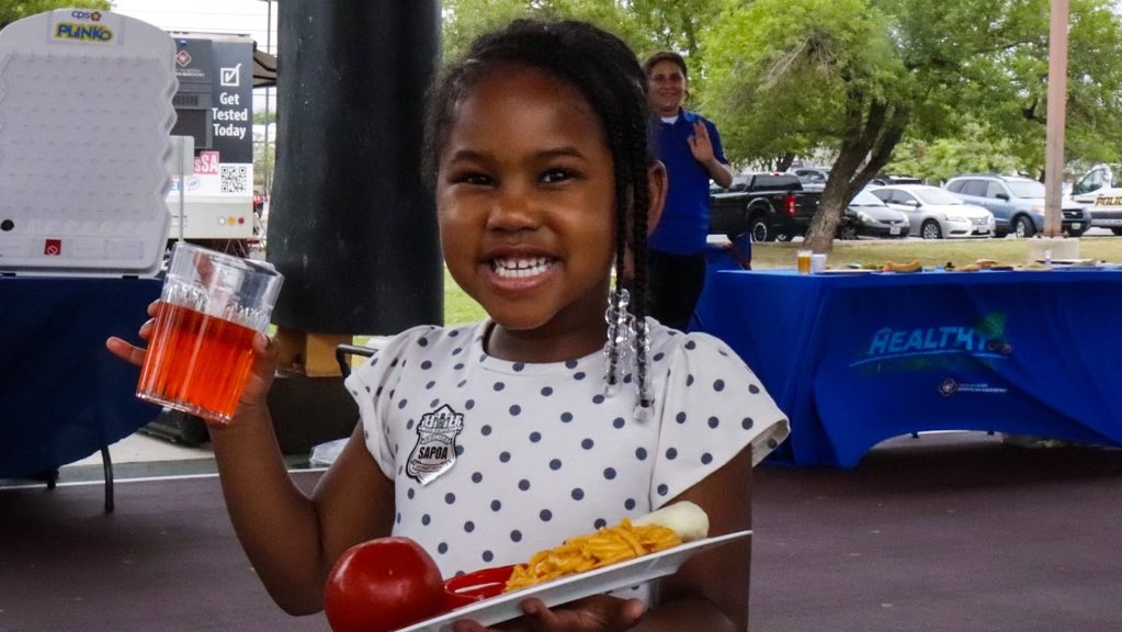 melissaforsa's tweet photo. Closed out for our District 6 Health Fair! We had a great time at Cuellar Park with many of our friends and neighbors. 

Let us know if you like to see more community events like this in District 6. 

#MelisSAinSA 
#TeamMCH https://t.co/5IJ3xlaJ3y