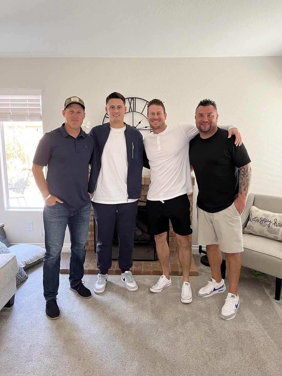 BoNavarro's tweet photo. There it is! Congrats Matt! #BillsMafia
Great job @8nicknovak @codysmith619 Rossi!
#NKC @AztecFB #NovakKicking #CSFit @BuffaloBills https://t.co/4iSZlaIO8t