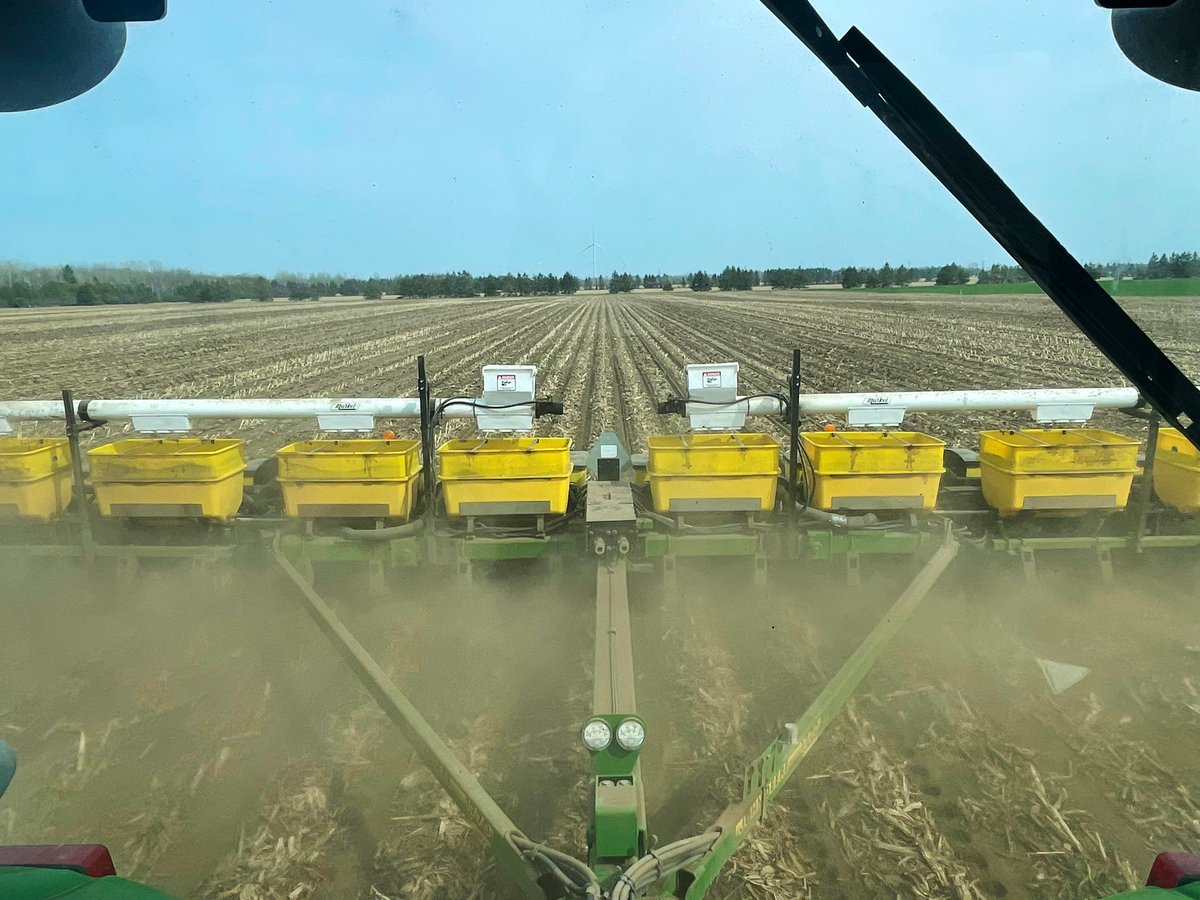 Dungannon_Dan's tweet photo. Locked &amp; loaded 
Let’s roll on 🌽 #corn22 #plant22 #ontag #ashfield @PioneerSeedsCA @FredDurnin @SylviteAg @argis2000ltd https://t.co/1UroA3zzvG