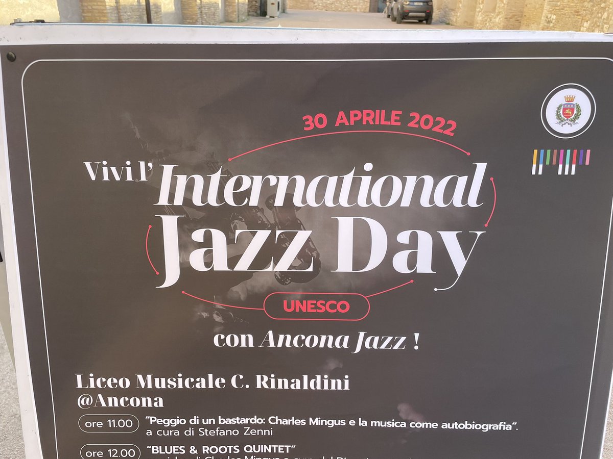 DPbox's tweet photo. Stasera riprese per un’amico che canta al concerto #jazz e reading “Jack Kerouac - The heart Beat of Jazz” #internationaljazzday2022 #internationaljazzday #kerouac #terrasacra #ancona #Mei #jazz #terrasacra #beatgeneration #bop #beat https://t.co/4RJBWxo7BH