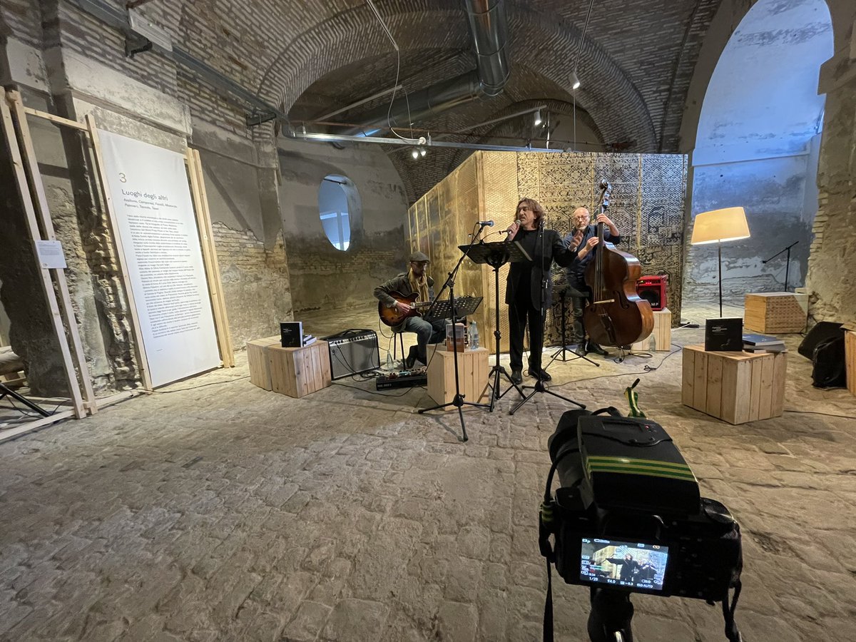 DPbox's tweet photo. Stasera riprese per un’amico che canta al concerto #jazz e reading “Jack Kerouac - The heart Beat of Jazz” #internationaljazzday2022 #internationaljazzday #kerouac #terrasacra #ancona #Mei #jazz #terrasacra #beatgeneration #bop #beat https://t.co/4RJBWxo7BH