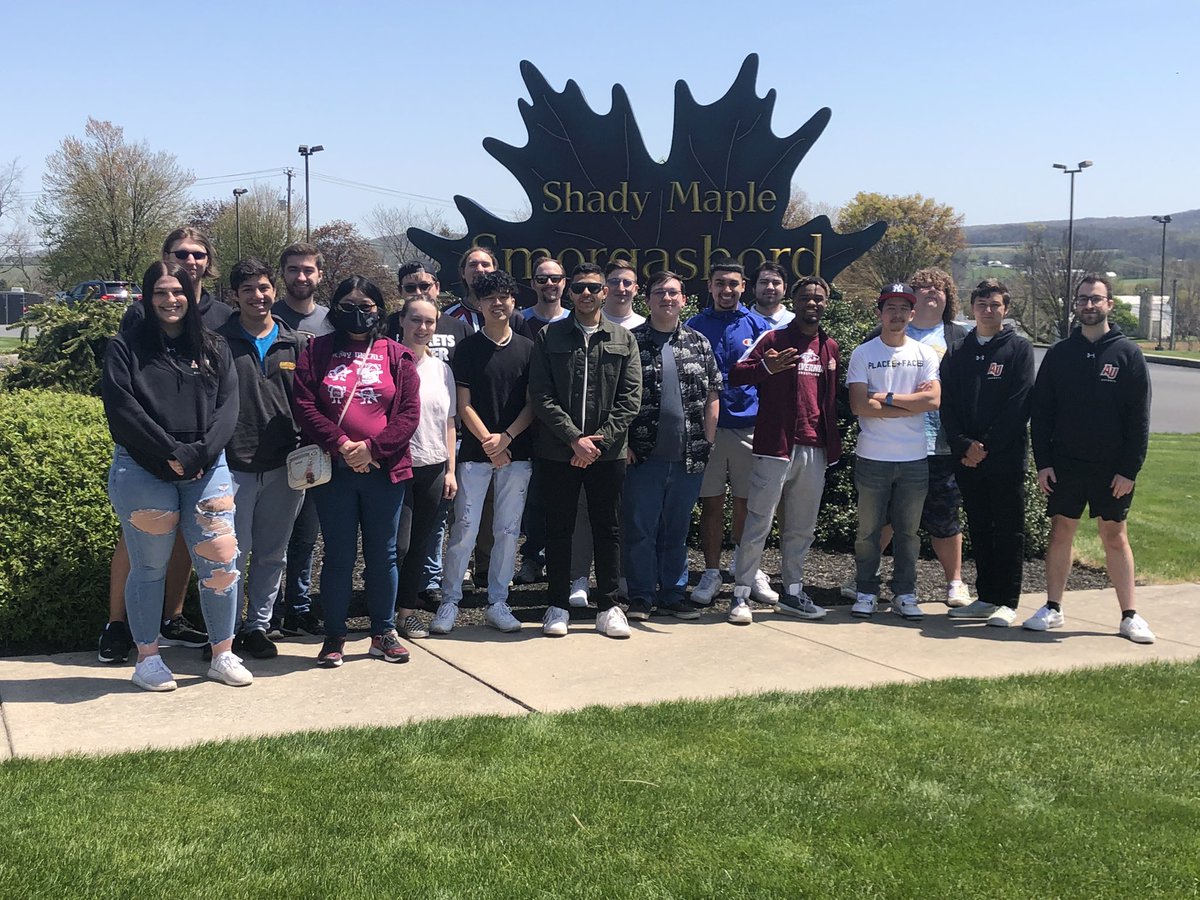 We celebrated our inaugural season at Shady Maple Smorgasbord!

Thank you to our players who dedicated so much time and energy to our team! You all have so much to be proud of! 🐺❤️💛