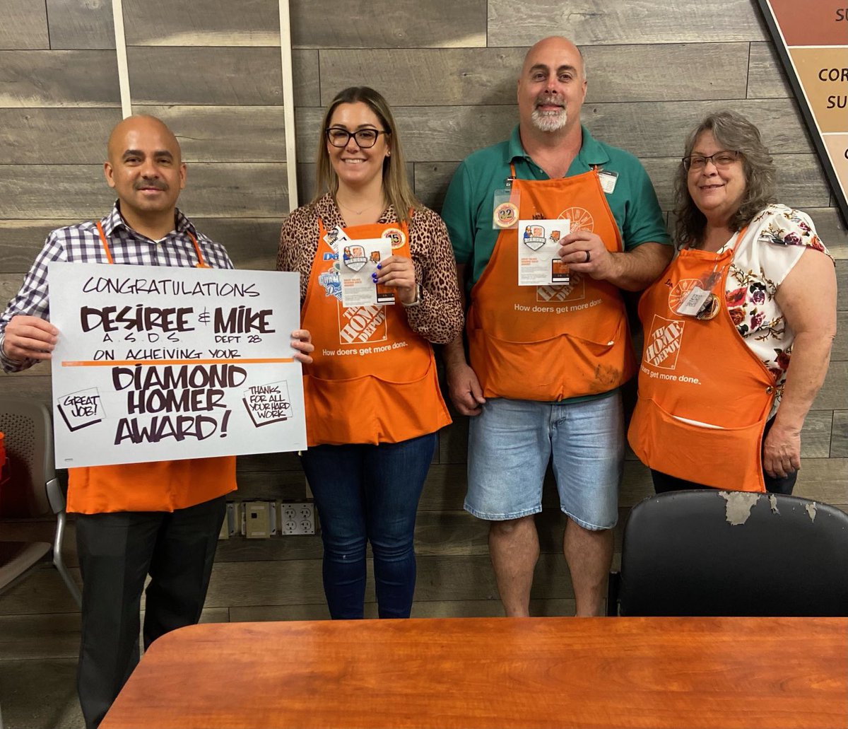 desiree_avalos5's tweet photo. Congratulations to me and Mike on  reaching a big mile stone in are home career by getting the diamond award!💎🍊💪🏼 ⁦@josephgarciathd⁩ https://t.co/QLdtkHcbGs