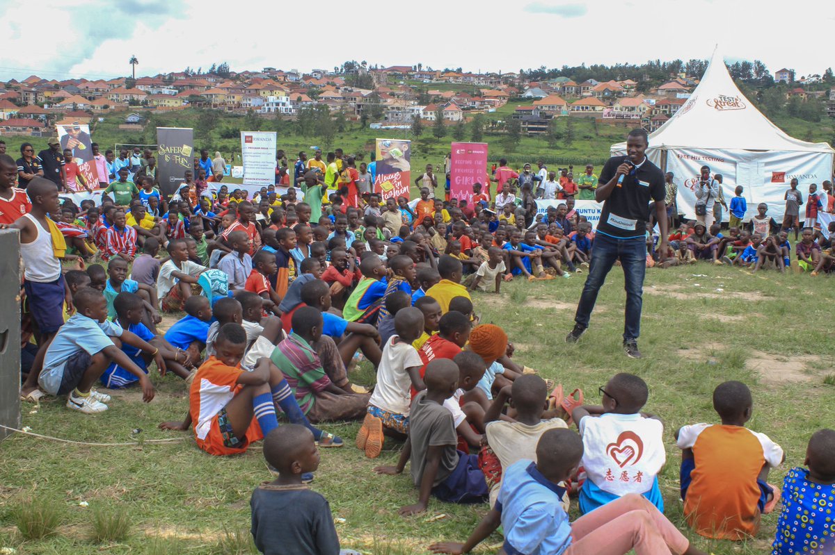 jimmymulisa7's tweet photo. So grateful to @HenryMuhireh @Tuyisenge250 #my Former teammates#KarimKamanzi#UwimanaAbdual for taking your time to come and support #KinaUnirinde football games in the closure #STDs/HIV awareness month @ahfrwanda @AIDSHealthcare @RBCRwanda @Gasabo_District #Sports4Protection https://t.co/9cjCVn5Uix