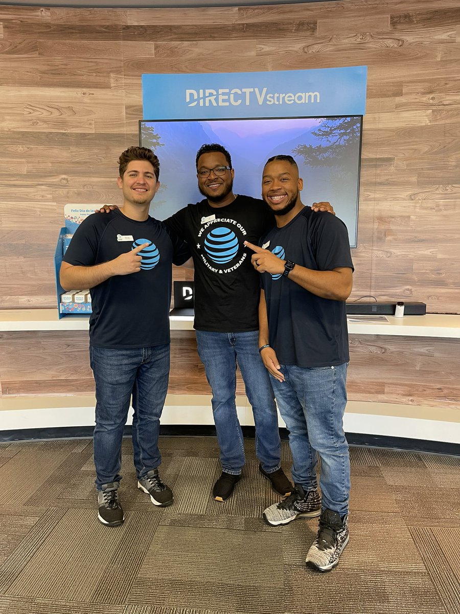 CONGRATULATIONS to George and Keith on your ASM Promotion!! From Colonial Square to Gateway and Port Charlotte!! Amazing Future Leaders! @keithcurtisatt <a href="/drew_wagz/">Andrew Wagner</a> <a href="/jrluna11/">JR Luna</a> <a href="/DanielaCarla00/">Daniela Edmondson</a> <a href="/One_FLA/">OneFLA</a>  #OneFla <a href="/ATT/">AT&T</a> #Leaders #lifeatatt