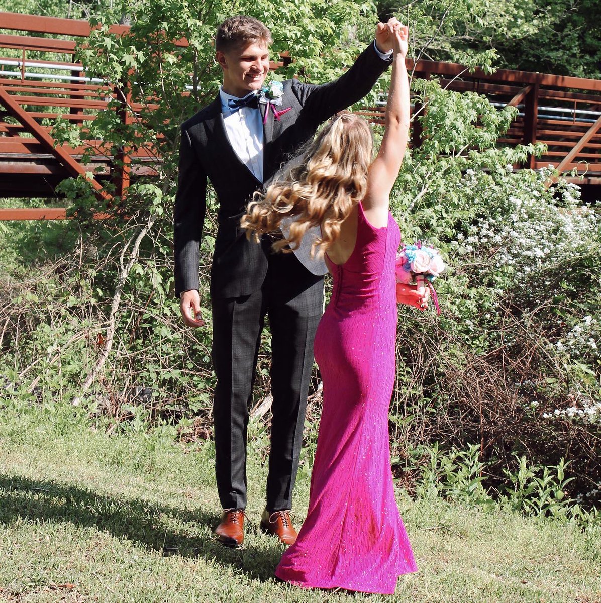 ashmacfarlane8's tweet image. Senior Prom #1! &amp;amp; Photos at Our Favorite Place EVER 🎉💗🌸🌷 Such a Fun Night!!! One more prom to go! Whoop whoop!😁😁😁 #nodaysoff #PromKing #Prom2022 @ABengds