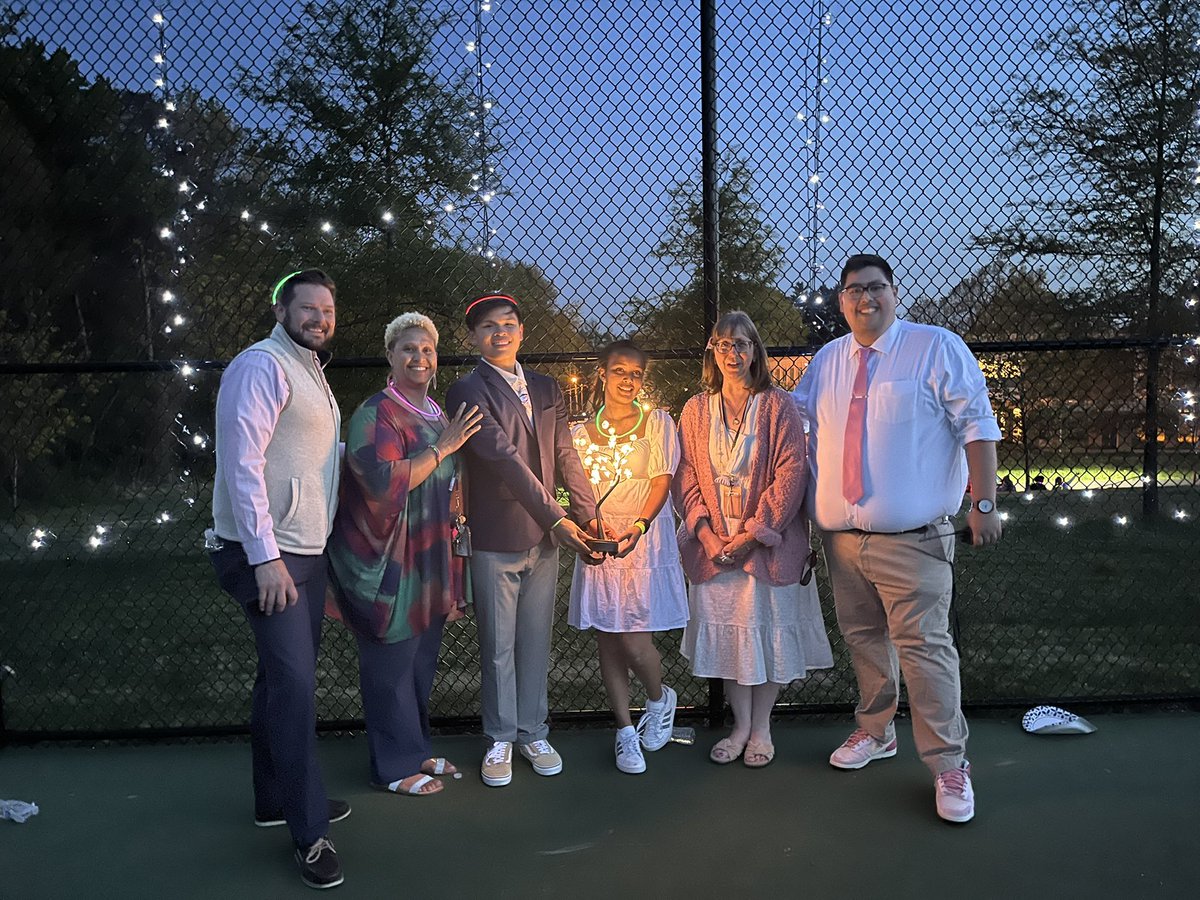 KimJRedder's tweet photo. What a wonderful experience for Sligo students! Kudos to Mrs. Doyle, SGA, chaperones and PTSA for the Cherry Blossom dance! Everyone had a looked nice and had a great time! #sligonation #SligoSGArocks @PBilock @APImamura https://t.co/EXwnDkj7l8