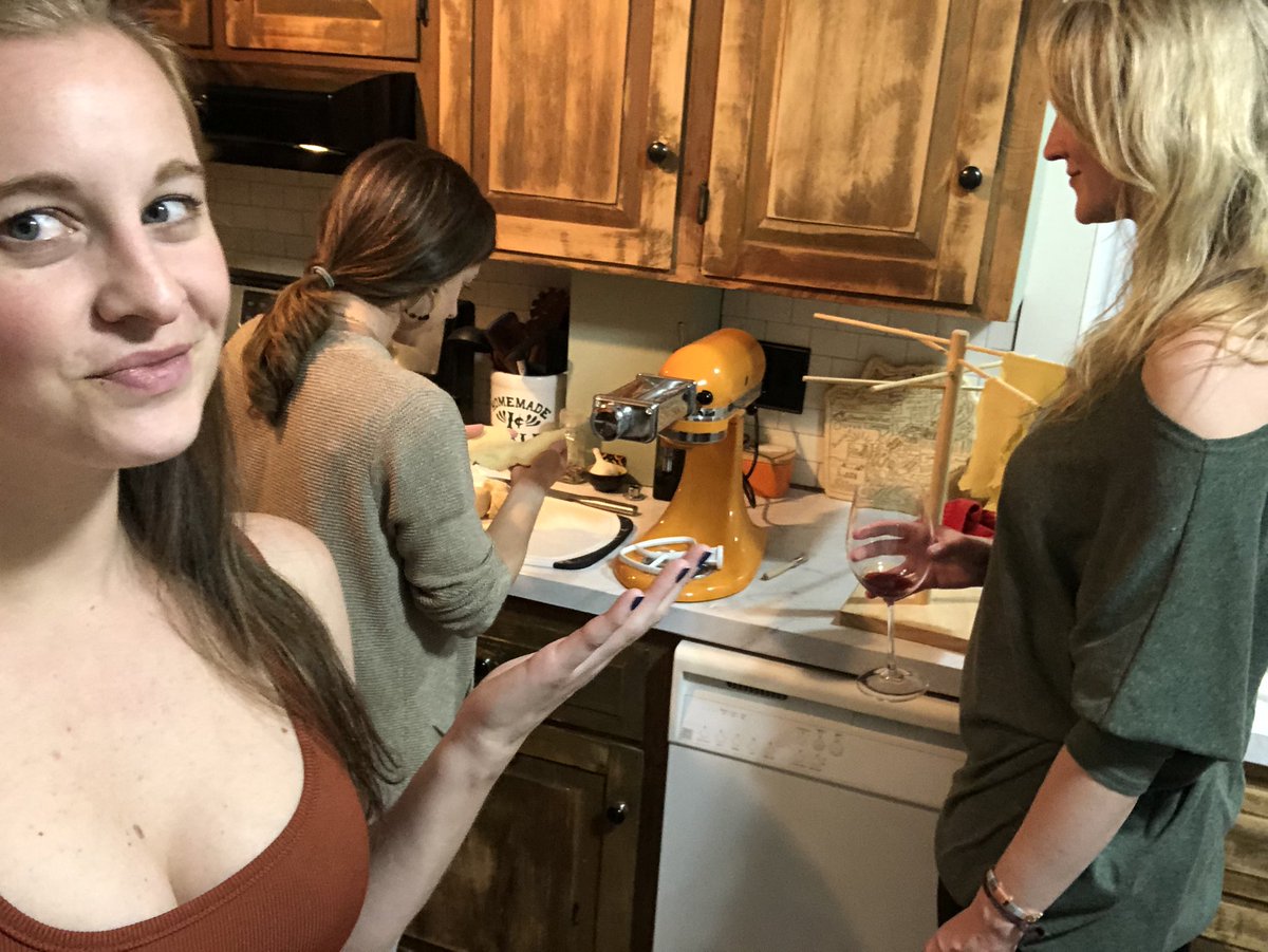 Samala104's tweet image. Sharing the gift that is epic pasta making with my faves who both love and hate gluten 🧡
#pasta #homemadepasta #pastalover #italianfood #foodporn #cook #foodie #thesecarbsdontcount #eatpasta #eat #pastaaddict #dinner #delicious #livetoeat #spaghettiandmeatballs #fusilli