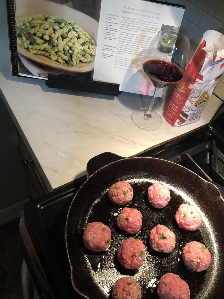 Samala104's tweet image. Sharing the gift that is epic pasta making with my faves who both love and hate gluten 🧡
#pasta #homemadepasta #pastalover #italianfood #foodporn #cook #foodie #thesecarbsdontcount #eatpasta #eat #pastaaddict #dinner #delicious #livetoeat #spaghettiandmeatballs #fusilli