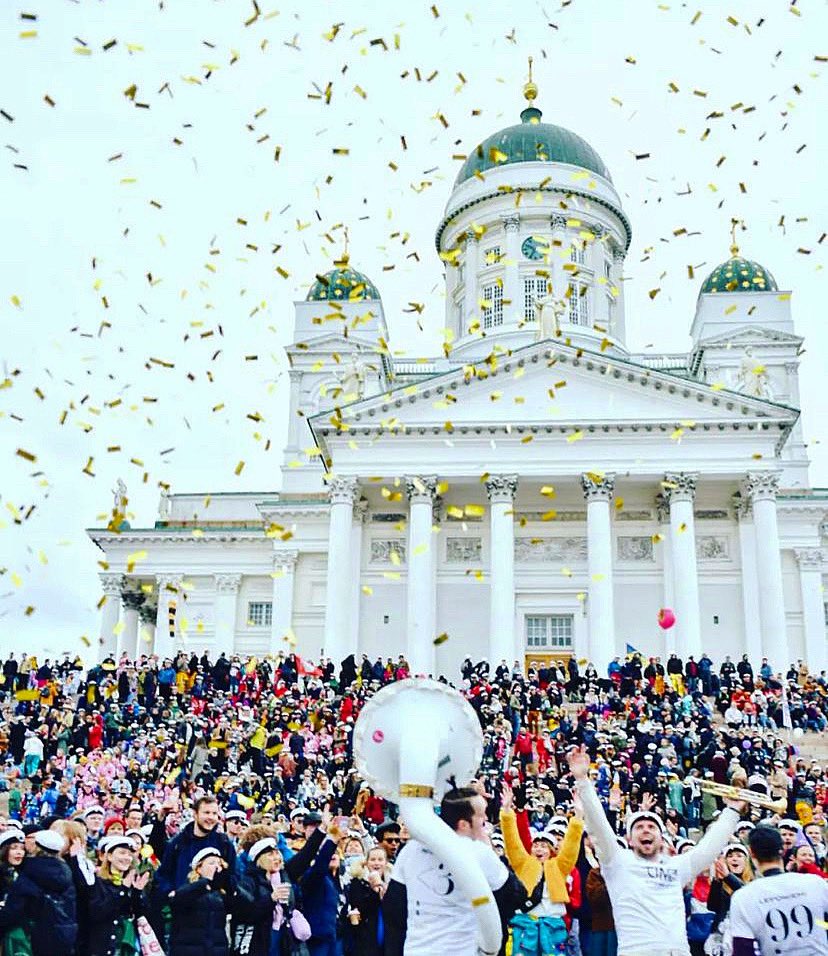 Moon_Melanie's tweet photo. It’s May Day weekend in #Helsinki #Finland also know as #Vappu — Vappu also marks the end of the long winter and start of the spring!🇫🇮🇫🇮🇫🇮🇫🇮🇫🇮🇫🇮🇫🇮🇫🇮🇫🇮 #Senatesquare #Helsinkicathedral https://t.co/mnzizlnZRX