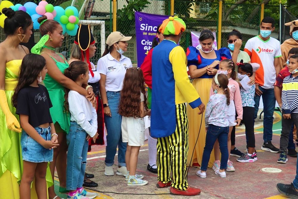 ImderSincelejo_'s tweet photo. En compañía de la Alcaldía de Sincelejo y la Gestora Social, celebramos el día del niño con una jornada de actividades lúdicas y deportivas para los más chiquitos de la casa, en CECAR. 
Nuestros niños son los líderes del mañana. 
¡Feliz día del niño! 👦🏼👩🏻👦🏾👩🏼👦🏻👩🏾 https://t.co/OMfhJuk97e