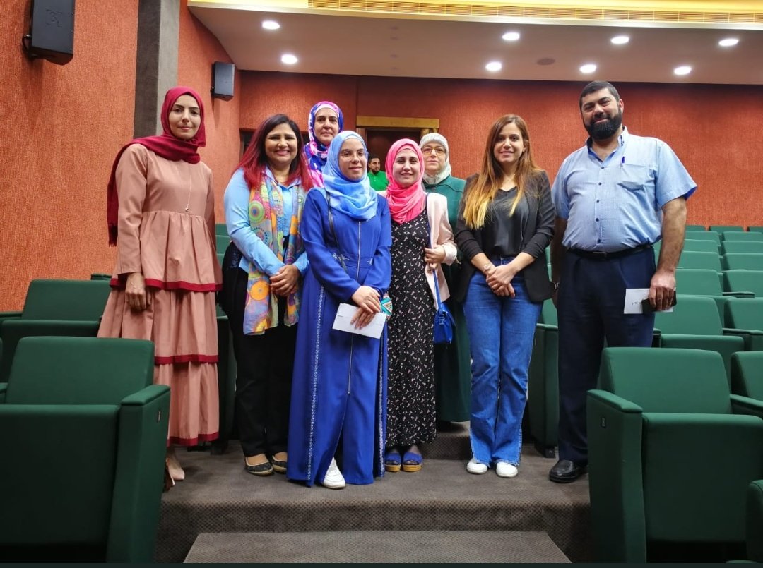 farah_kanawati's tweet photo. @MakAishaSchool مباركٌ للجميع.. 
حفل توزيع الجوائز (مسابقة في حفظ القرآن الكريم والحديث النّبوي الشّريف). https://t.co/hFPTe3I9An