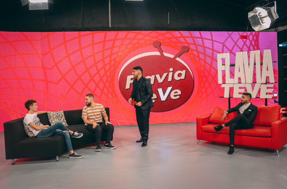 gastongallo's tweet photo. La tarde está especial para mirar tv, yo les avise @flaviateve x @canal10cba cc @tomlede @flaviapop_ @DomkeNicolas @franciscolosin1 @Ezequiell_pavon @SimonAngeloni @MiqueasTabor https://t.co/K7a81fCIqi