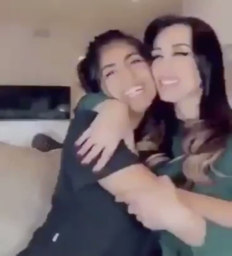 زبيده شكلها انغثت من الحموضه وقررت تطلع من عمارة الفلس  #عائلة_عبدالحميد_حافظ