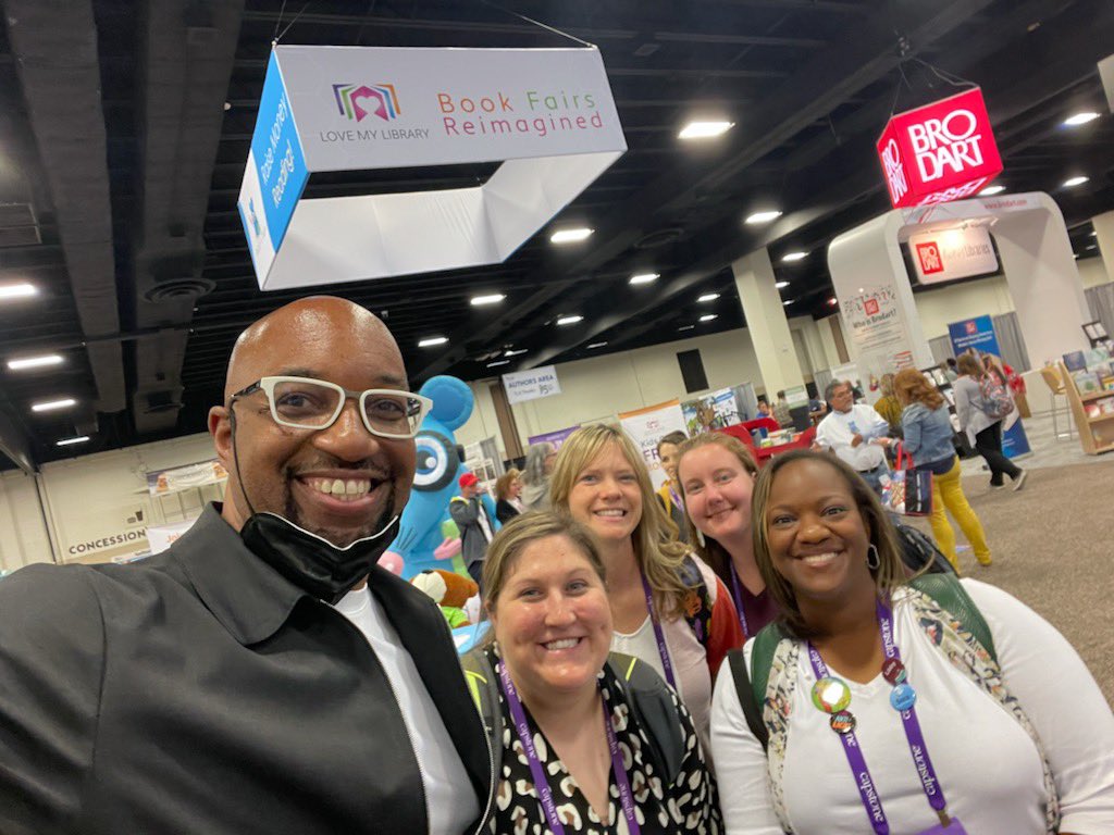 MDerrickReads's tweet photo. @TXLA 2022 was one for the books! I had such a great time and learned so much! Can’t wait to do it all again next year. @bookafterbook @leanekrause @mrsoliver05 #TXLAtogetheragain https://t.co/YQcYUv8hpR