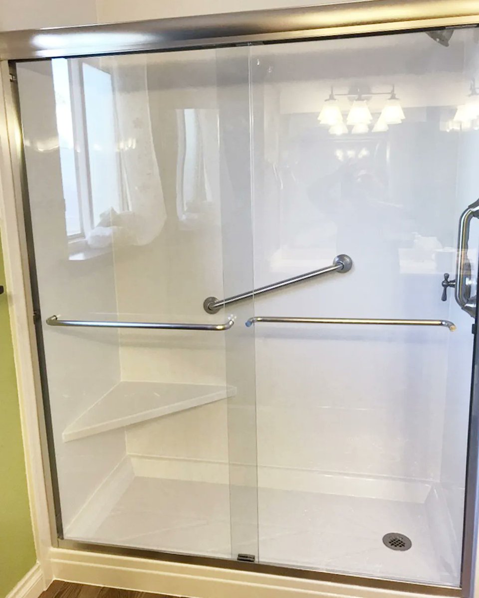 AHRBathrooms's tweet image. Shower door installation complete ✔️ 

#showerdoors #bathremodels #remodelingproject #bathrooms #restrooms #bathroomideas