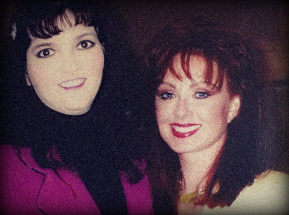 RIP @TheNaomiJudd. This photo was taken at one of Naomi's speaking engagements in Pasadena circa 2021. I had written an article about her and we spent some time together backstage . She treated me like I was the celebrity and kept in touch with me afterwards. My heart hurts.