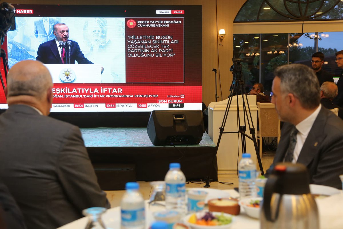 Kuruluşundan bugüne kadar AK Parti teşkilatlarımızın çeşitli kademelerinde görev yapmış fedakâr dava arkadaşlarımız ile #Aileİftarı’nda bir araya geldik.