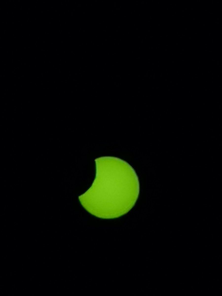 InfluencerTrip's tweet image. Eclipse Solar parcial #eclipse #eclipsechile
