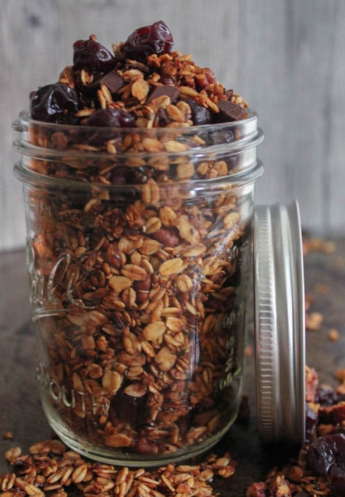 Everyone knows granola is bomb, but this one is off-the-charts amazing, and it’s ridiculously easy to pull-off. It will also make your kitchen smell like a magical wonderland...
domesticate-me.com/dark-chocolate…