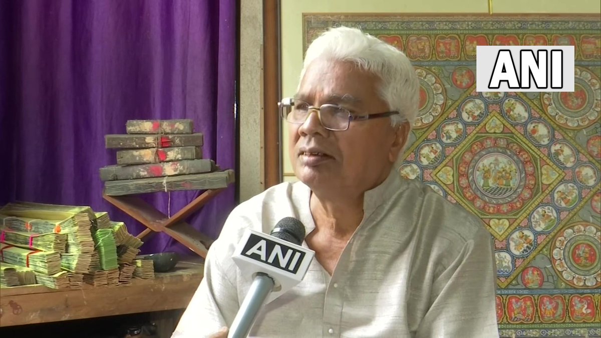 Puri, Odisha | Pothi Chitra artisan, Maga Nayak said, "I'm preserving the traditional art, can last upto 1000 yrs. Hundreds of 'pothi chitra' that are more than 5 to 7 hundred years old are kept safely. I'm teaching this art to 30-40 people free of cost." (30.04)