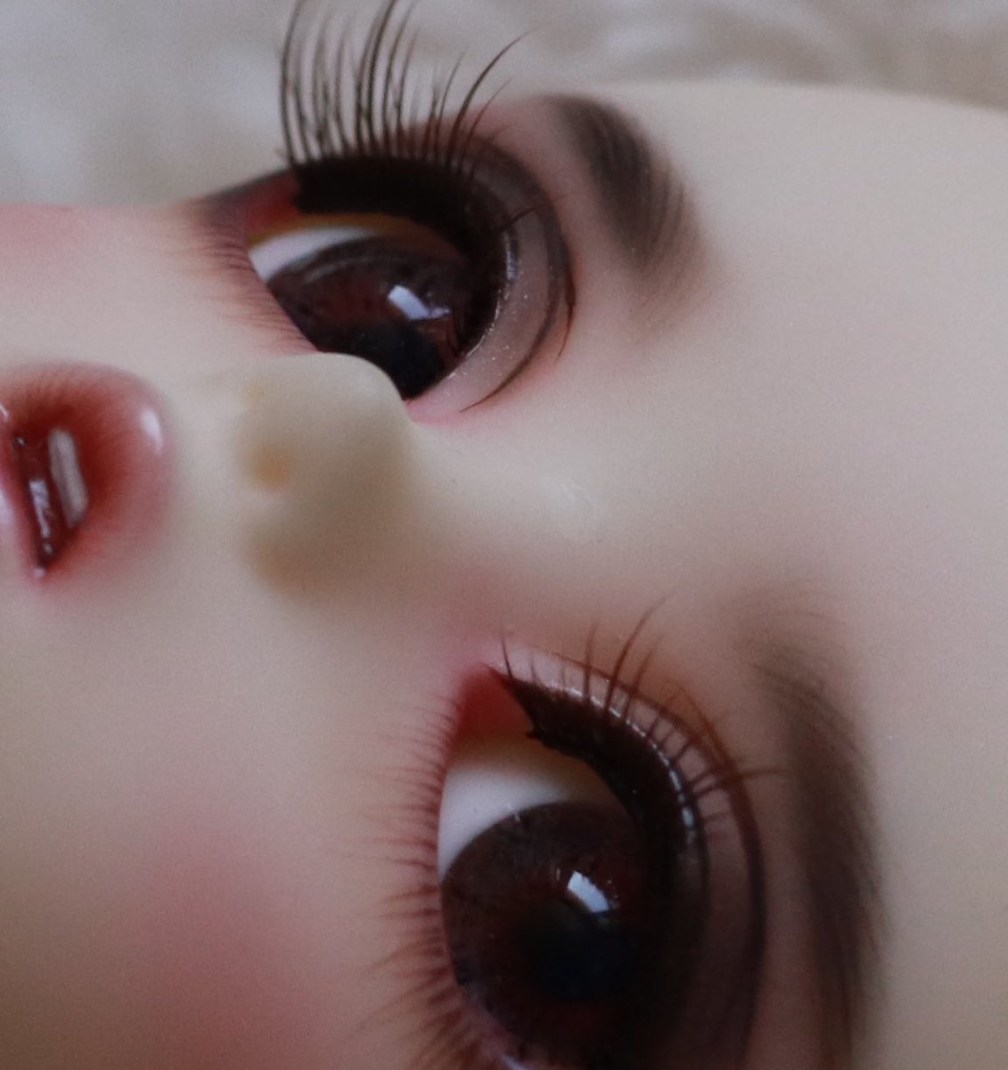 bjd_pupu's tweet photo. #트인덕장터
스윗게일 미백 호야 / 치카비바디
오스카리얼안구14mm + 맥컬리가발 2점 
운포 28에 판매합니다.

호야는 17년도분이며 인증서보유중입니다.
미간에 살짝 메이크업까짐이 있습니다.

헤드와바디 크게 색차없이 플레이했습니다. https://t.co/bU1X1IAgyh