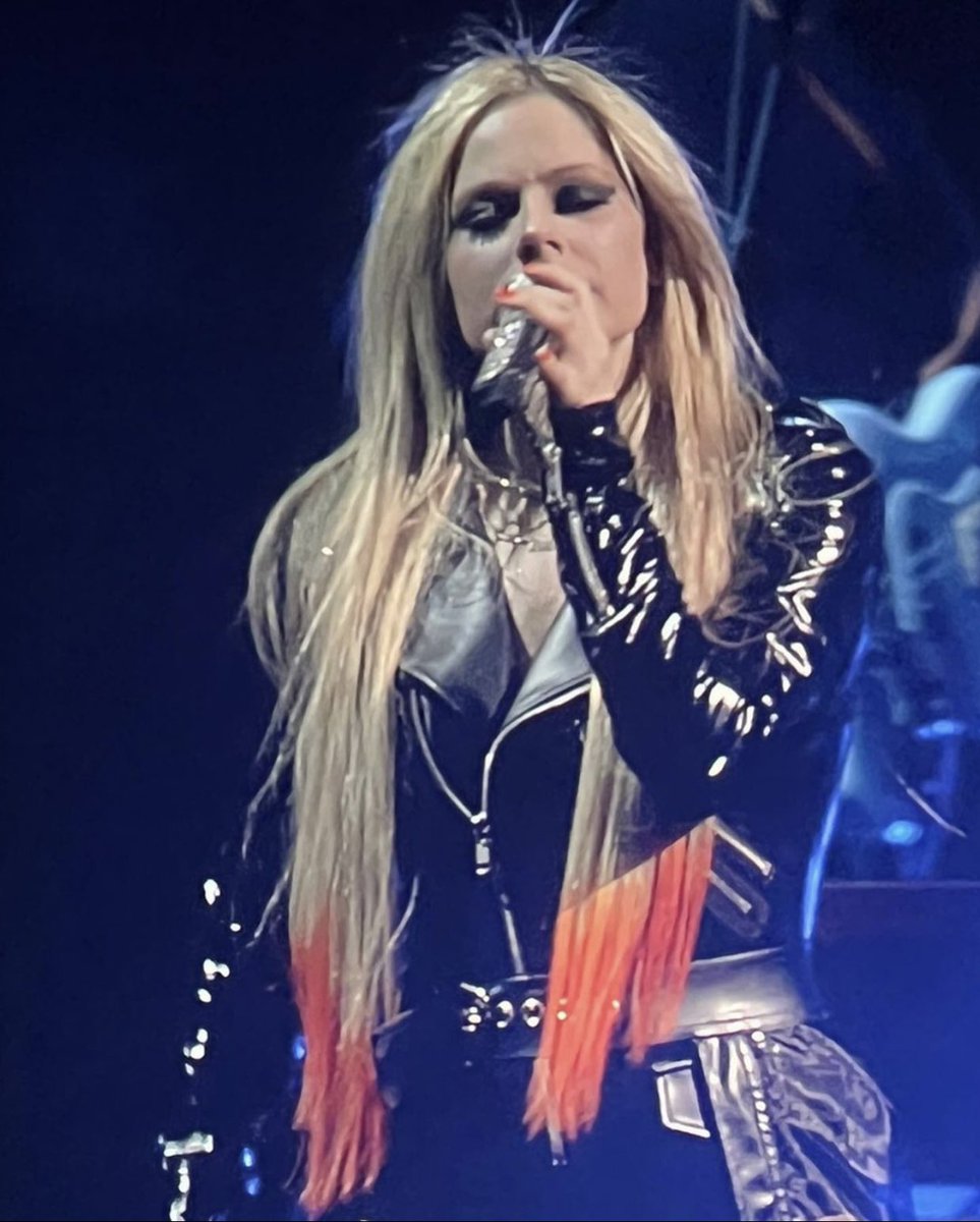 iAvrilSpain_ tweet picture
