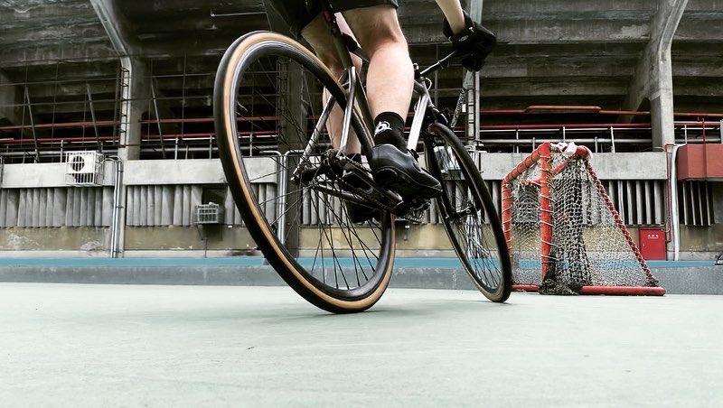 ipple181's tweet photo. 台體不要趕人啊
#tccbikepolo #bikepolo #321polo #bicipolo #velopolo #hardcourbikepolo #singlespeed #singlepolo #cycling #bike #taichung #taiwan #sporty #硬地鐵馬球 #單車 #鐵馬 #單車 https://t.co/pq6jENDPuT