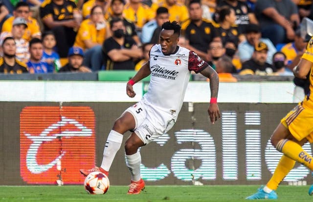 futbolecuador's tweet photo. Renato Ibarra fue un lunar en desastrosa campaña del #TijuanaFC (RESUMEN). La Liebre repitió como titular en derrota y remate de Xolos como uno de los peores de la #LigaMX https://t.co/spNv7CJgrq https://t.co/dRiMoVSiR0