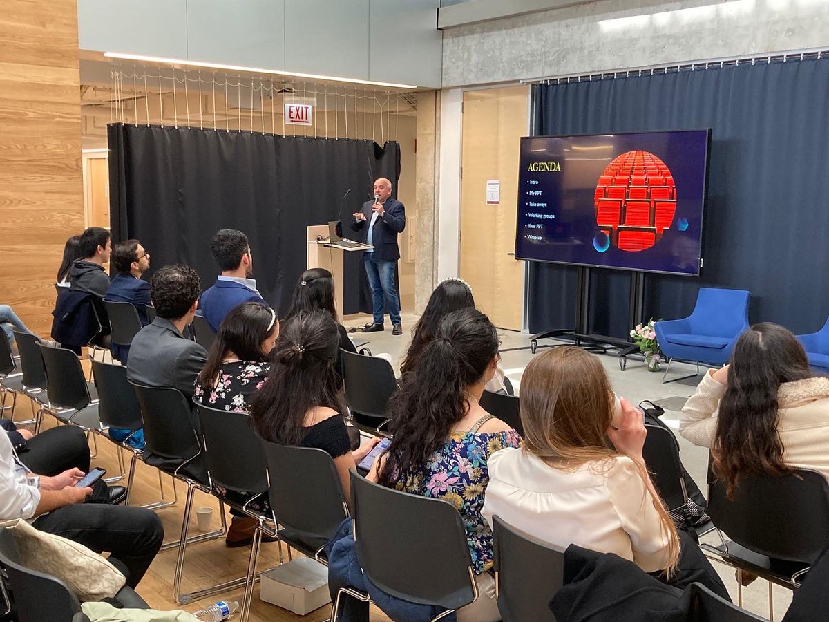 LuisSimonTWITT's tweet photo. Today I had the pleasure to give a Workshop #EPICTalk at #ChicagoUniversity #Harris School of Public Policy. Great group of young leaders! #PublicSpeaking https://t.co/RRdqAZJlLe