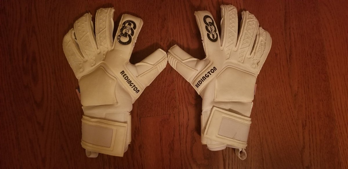 ChattFC42's tweet photo. .@alec_redington gifted our young goalkeeper something she already treasures.
#ThanksAlec
#GKunion https://t.co/z19aTzJiyM
