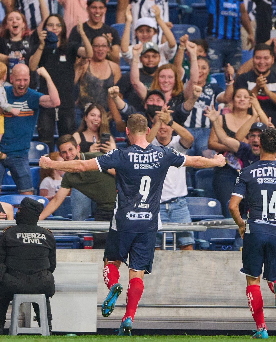 Rayados's tweet photo. 📸| 🙌🏼🙌🏼🐂🙌🏼🙌🏼

#ArribaElMonterrey https://t.co/t1olsNv0NA