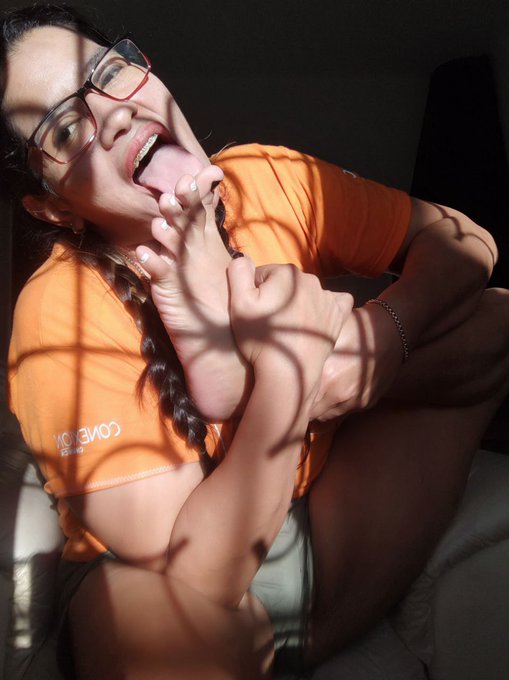 EN UN MES es mi cumplea&ntilde;os 🎉🥳🎉🥳 ESPERO REGALOS!!!!  #feetmodel #Feet #feetworshi̇p #FeetWorshiping #solesfeet<a href="/tag/feet"class="tags"><span>#feet</span></a><a href="/tag/toes"class="tags"><span>#toes</span></a><a href="/tag/soles"class="tags"><span>#soles</span></a><a href="/tag/feetworship"class="tags"><span>#feetworship</span></a><a href="/tag/feetmodel"class="tags"><span>#feetmodel</span></a><a href="/tag/solesfeet"class="tags"><span>#solesfeet</span></a>