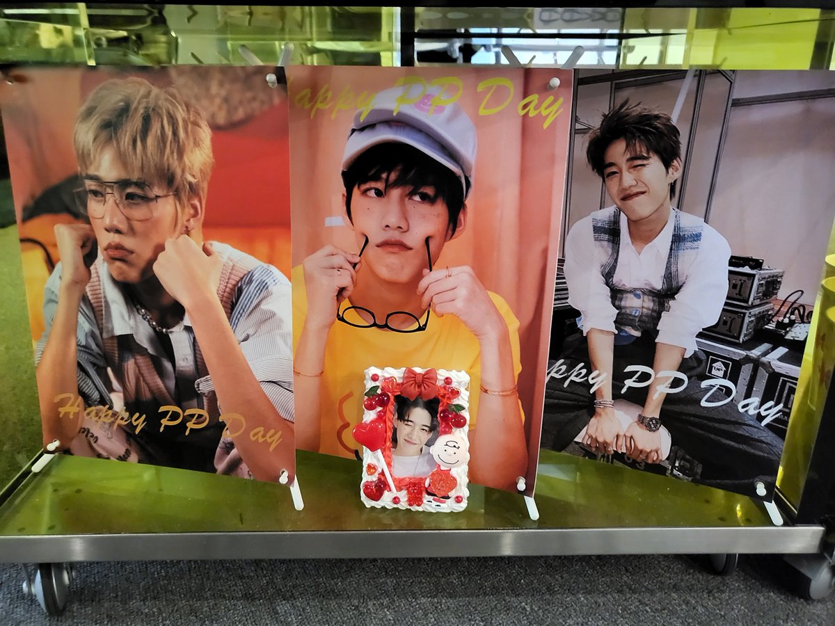 d0wu_u's tweet photo. @BKPP_cafe_event 
둘째날은 여유롭게 찬찬히 둘러보기❤️
찬찬히 보니까 피피는 더 예쁘고😭
피피랑 폴라로이드도 찍고🤪
챌린지도 찍고 알차게 놀았다❤️😻❤️
#Happy_PP_Day 
#벚꽃같이_아름다운_피피의_봄날 
#ppkritt #พีพี https://t.co/23x9Ax5YBM