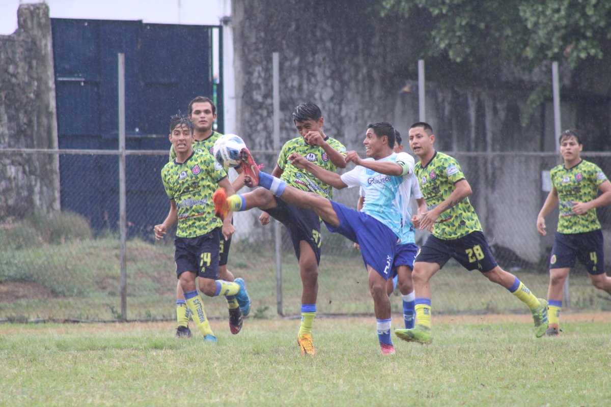 Zona A | VUELTA | 16vos | #Veracruz

NOTA: <a href="/CaballerosCor/">Caballeros de Córdoba</a> vuela a Octavos

👉🏽 bit.ly/3vUJFBR

#HastaSerCampeón #CrecemosJuntos