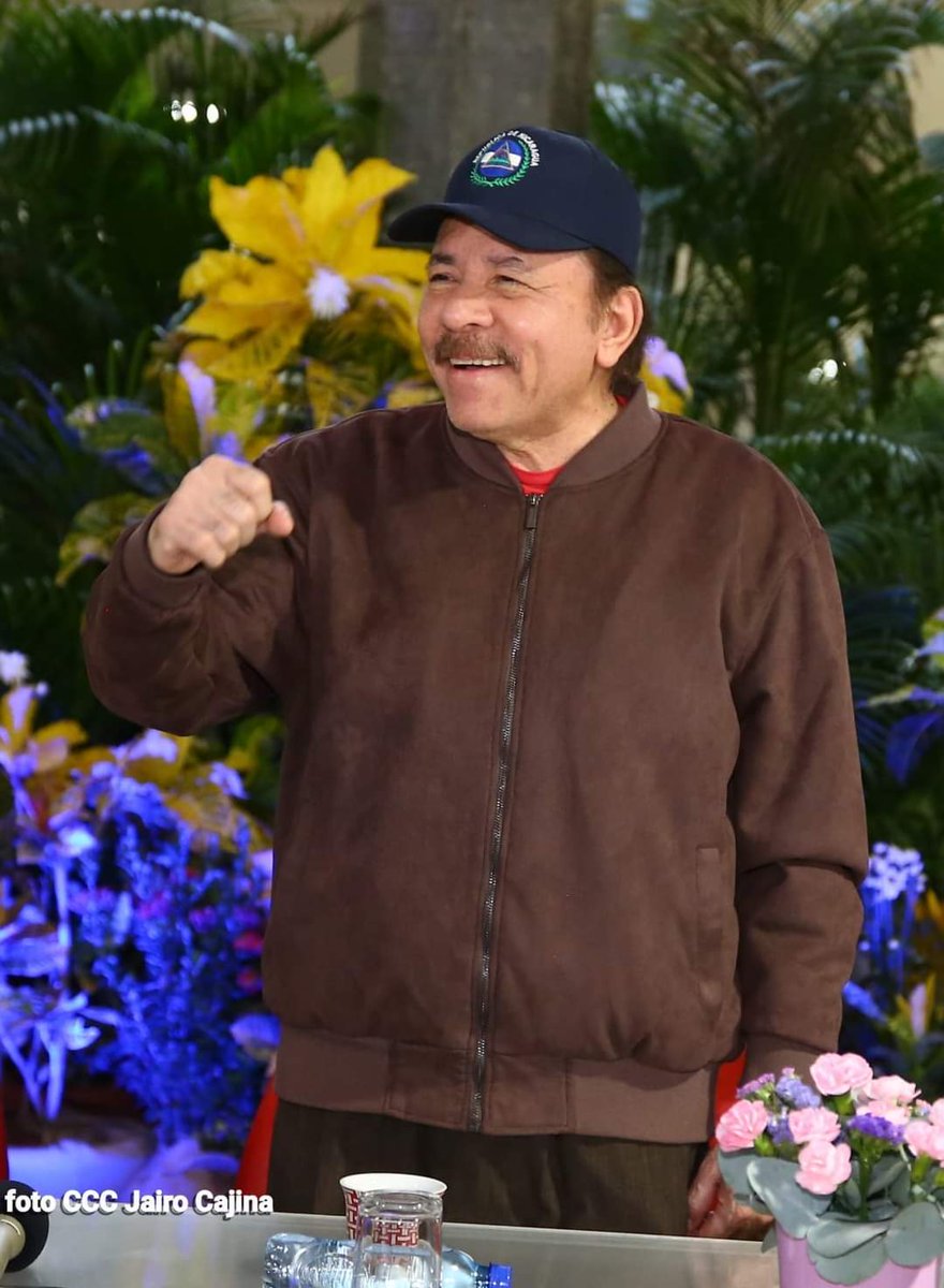 Siemprealfrent3's tweet photo. #Nicaragua
🤩😍Esa sonrisa, de nuestro Presidente, Comandante Daniel Ortega. 
Ese rostro lleno de amor al pueblo, de toda una vida de lucha por y para el pueblo nicaragüense. 🤩😍
#TomasSiempreVencedores https://t.co/sSoqdLnUhi