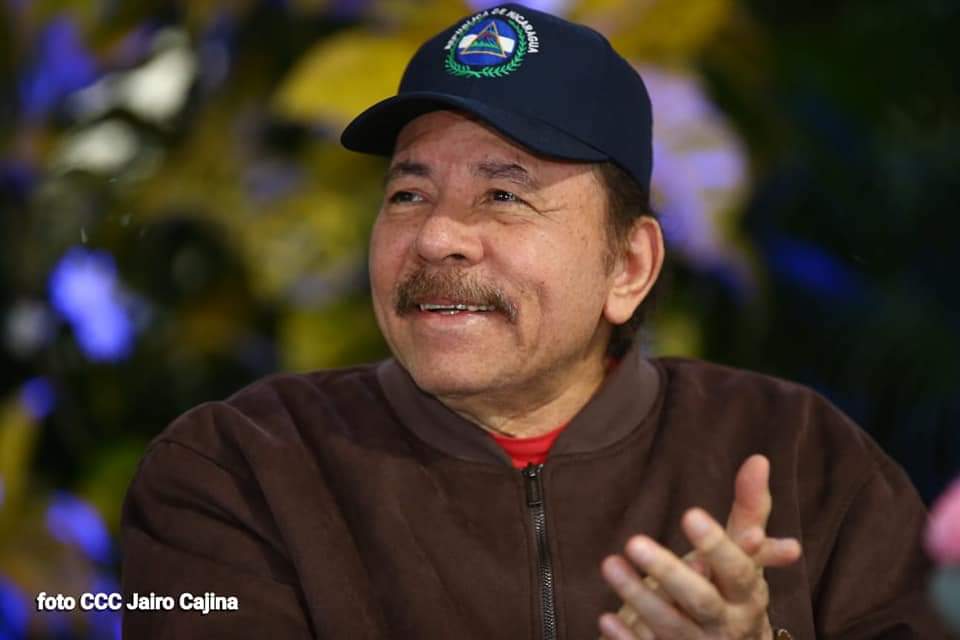 Siemprealfrent3's tweet photo. #Nicaragua
🤩😍Esa sonrisa, de nuestro Presidente, Comandante Daniel Ortega. 
Ese rostro lleno de amor al pueblo, de toda una vida de lucha por y para el pueblo nicaragüense. 🤩😍
#TomasSiempreVencedores https://t.co/sSoqdLnUhi