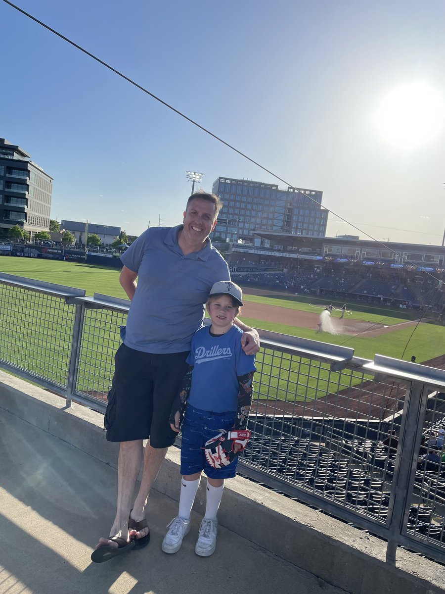 DanUlberg's tweet photo. @TulsaDrillers hanging out at the game today #drillville https://t.co/gRNn1td6N2