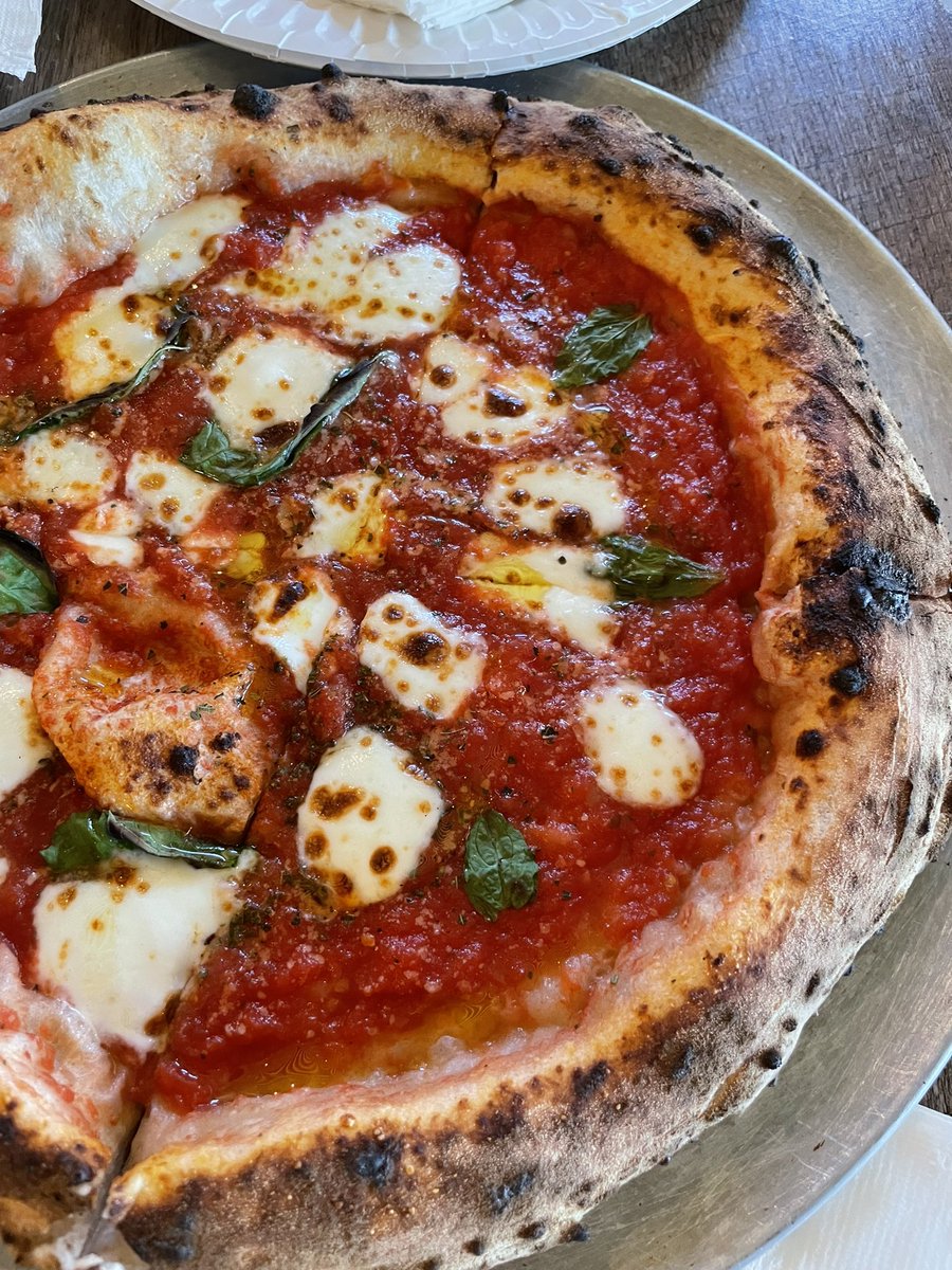 eatinglasvegas's tweet photo. Chewing the fat, eating #Yukonpizza, test-driving his menu, and solving the worldβs problems with Chef Brian Howard at #VegasTestKitchen. #HalfBirdChickenandBeer #popup #DTLV πππ https://t.co/9VJdgBQIA0
