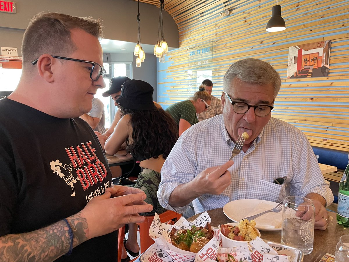 eatinglasvegas's tweet photo. Chewing the fat, eating #Yukonpizza, test-driving his menu, and solving the worldβs problems with Chef Brian Howard at #VegasTestKitchen. #HalfBirdChickenandBeer #popup #DTLV πππ https://t.co/9VJdgBQIA0
