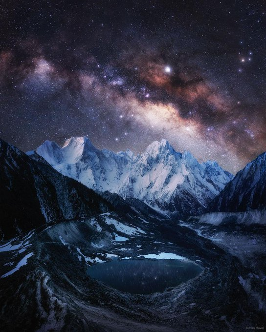ineed__spacee's tweet photo. Milky Way above Mount Everest 😲 https://t.co/C1pXZT58NM